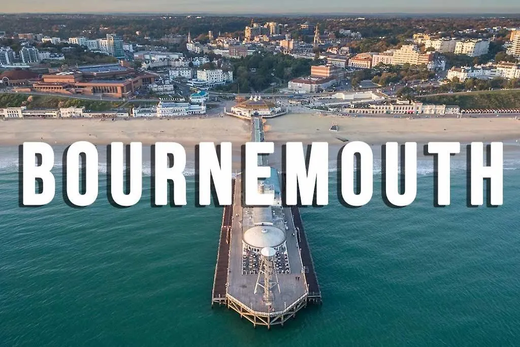 Serenity House, Free Parking, Sleeps 6, Plus Free Stay For 2 Children On Sofa Beds, Near The Beach Restaurant And City Centre, Guests Recommend It Bournemouth
