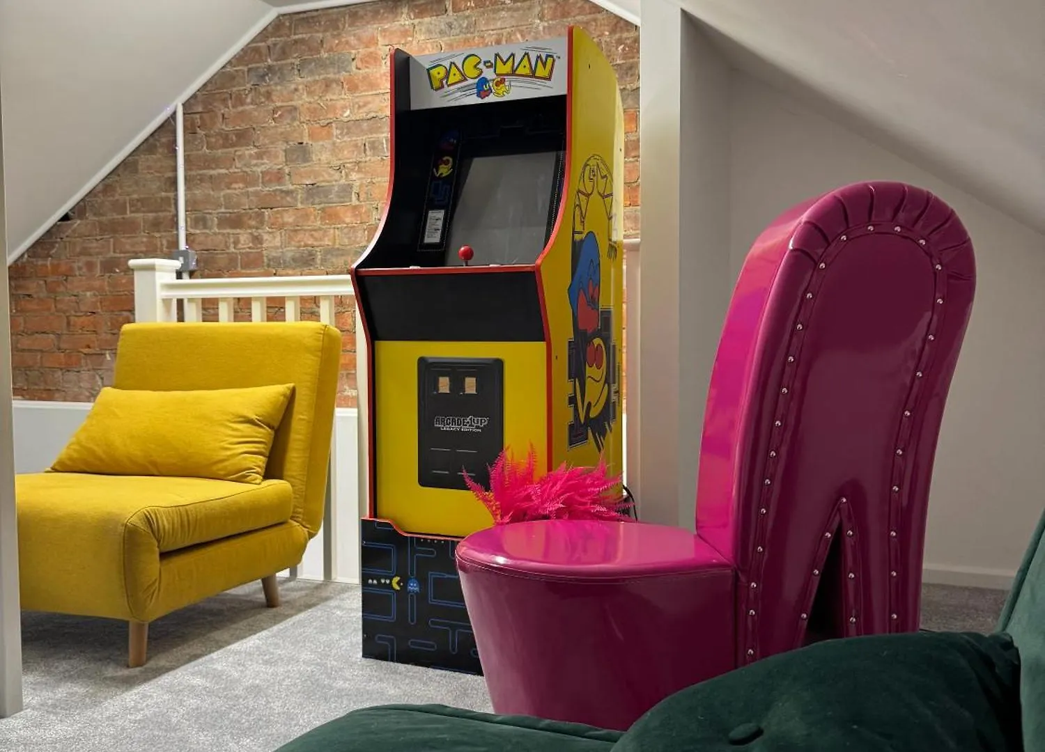 Serenity House, Free Parking, Sleeps 6, Plus Free Stay For 2 Children On Sofa Beds, Near The Beach Restaurant And City Centre, Guests Recommend It Bournemouth