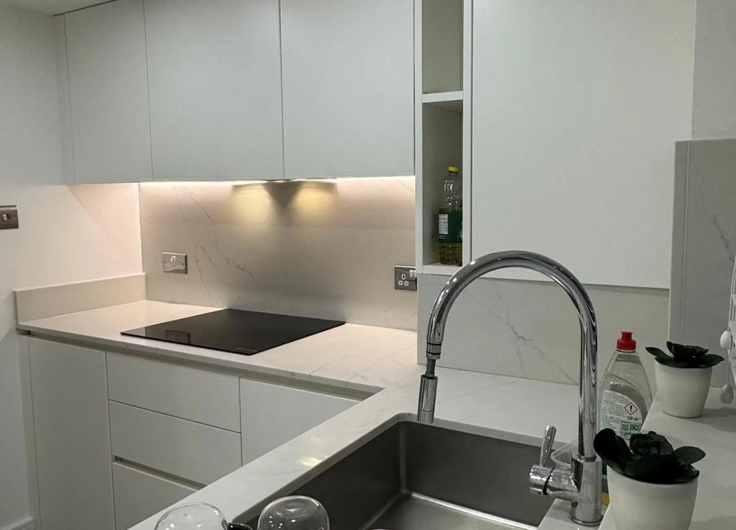 Holiday home Serenity House, Free Parking, Sleeps 6, Plus Free Stay For 2 Children On Sofa Beds, Near The Beach Restaurant And City Centre, Guests Recommend It Bournemouth